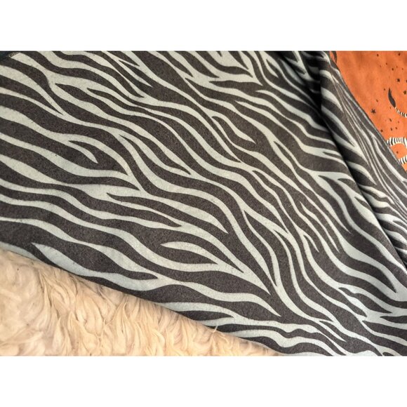 Large Ann Taylor Blanket Scarf Shawl Reversible Zebra Stars - Picture 5 of 6